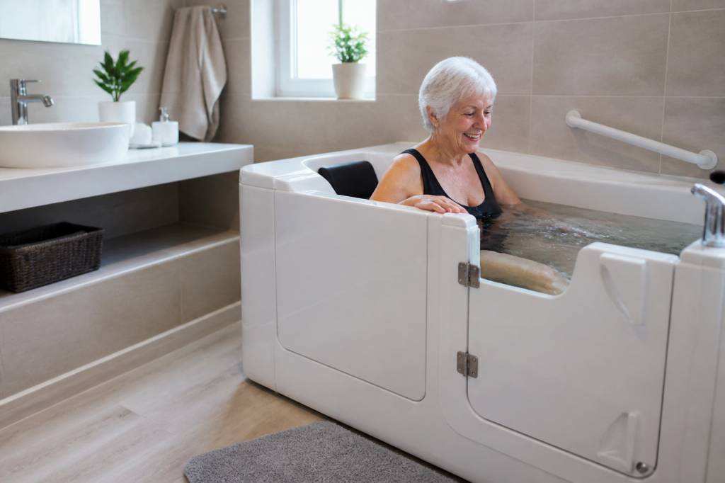 Baignoire avec porte pour personnes âgées : avantages, prix et conseils de sécurité