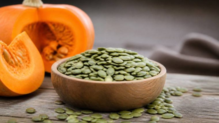 La graine de courge : bienfaits pour la santé masculine après 60 ans