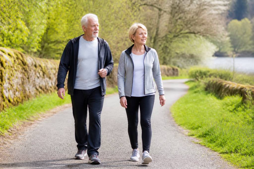 Marche active : comment profiter de ses bienfaits après 60 ans ?